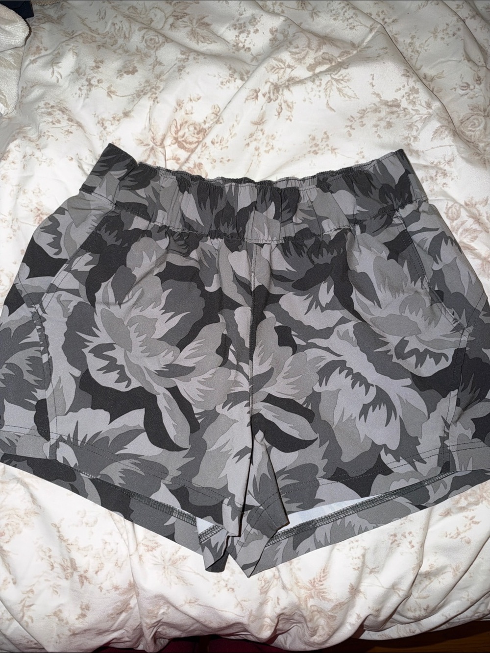 Columbia Gray Floral Print Women’s Active Shorts